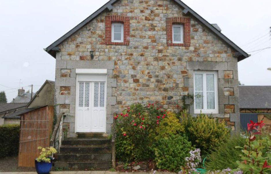 Vente maison 4 pièces 164 m² à Saint-Jean-du-Corail (50140), 110 000 €