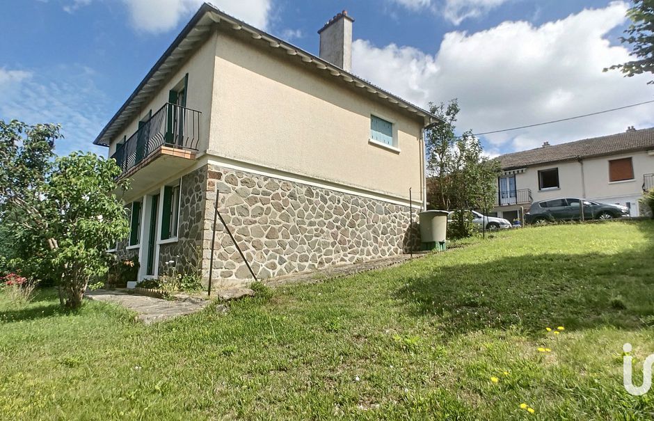 Vente maison 5 pièces 97 m² à Aurillac (15000), 160 000 €