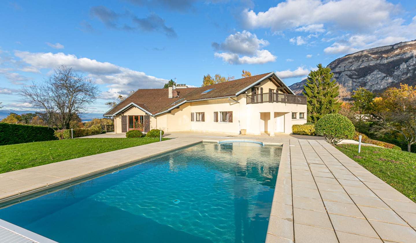 House with pool and terrace Archamps