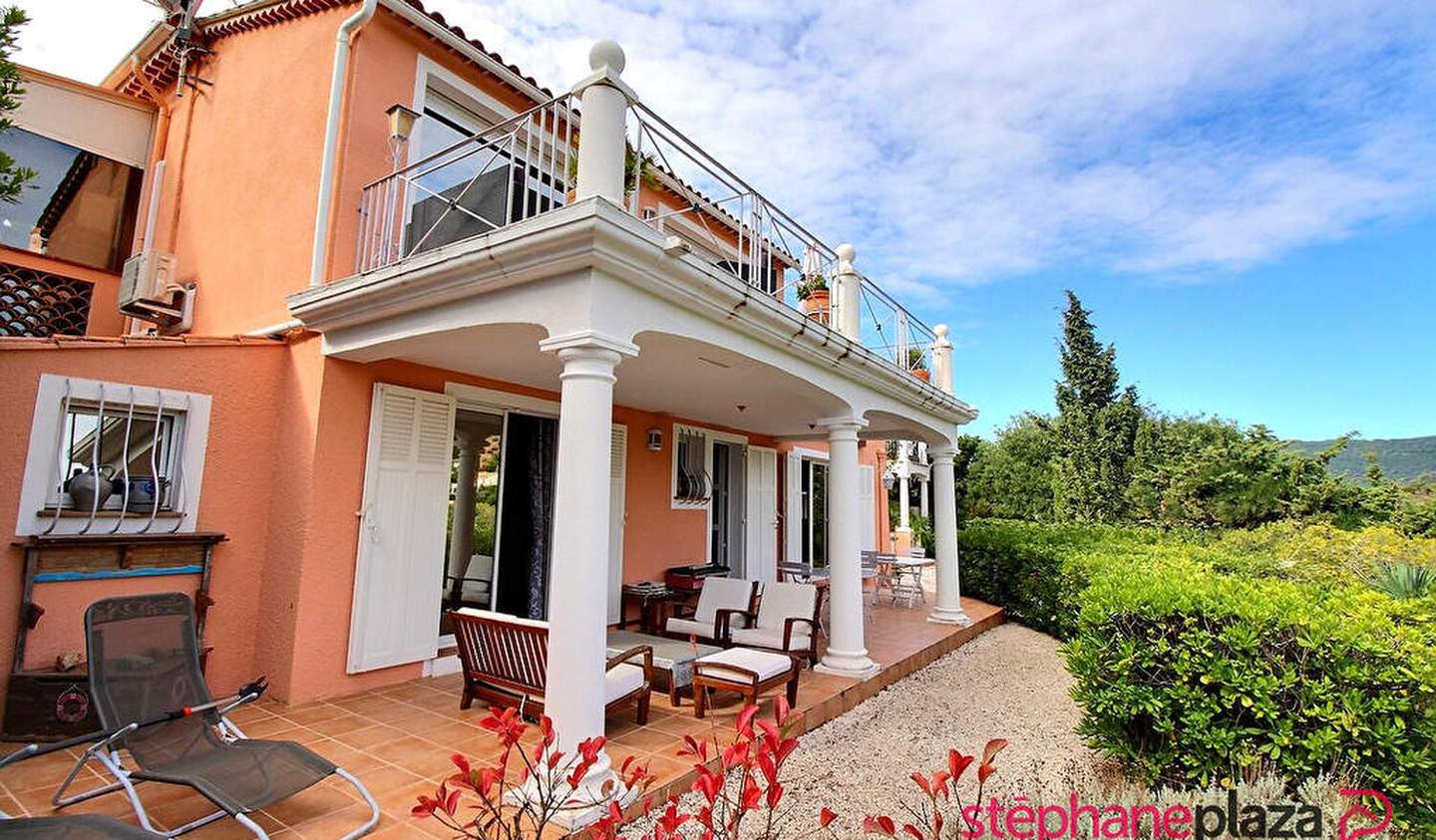 Villa avec piscine et terrasse Le Lavandou