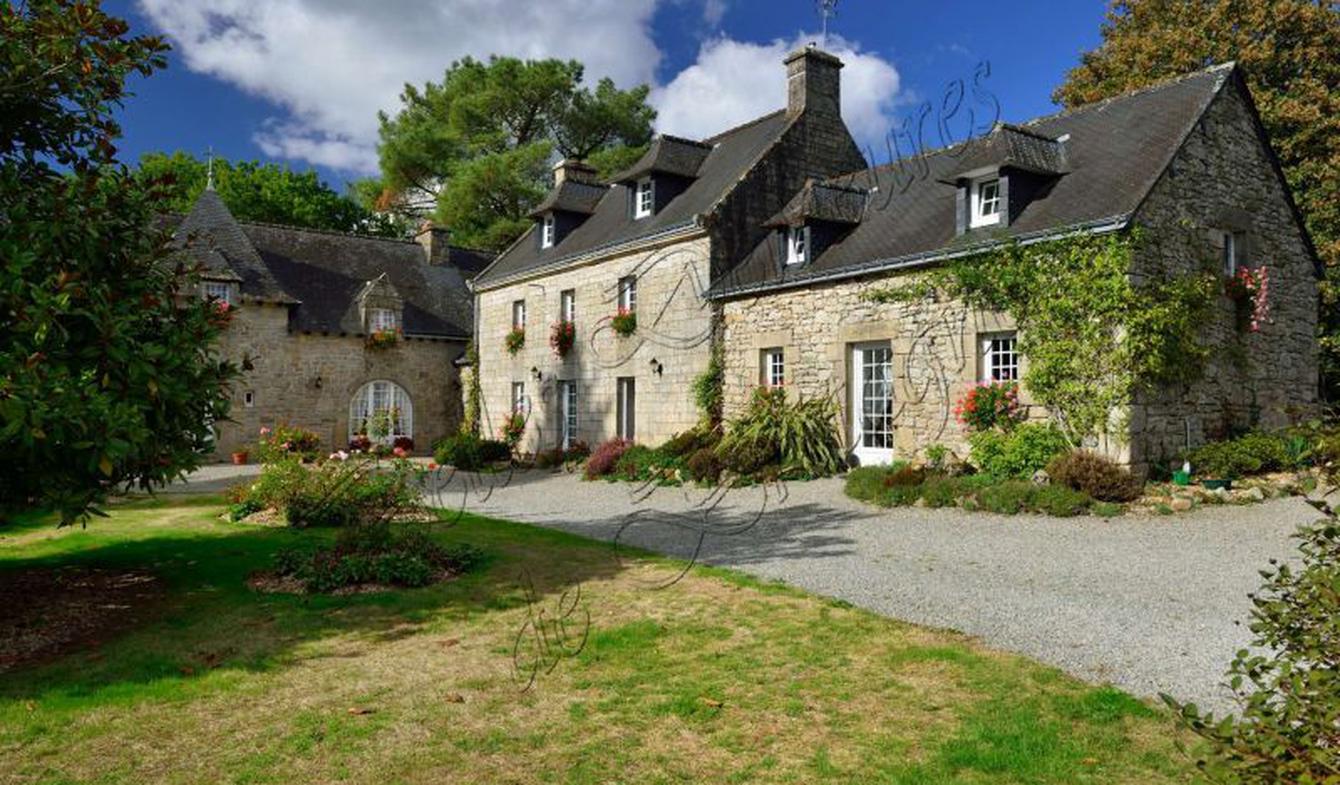 Pontivy Manor for Sale | €501,600 | 325 m²