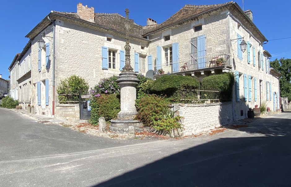 Vente maison 10 pièces 320 m² à Montmoreau-Saint-Cybard (16190), 299 000 €