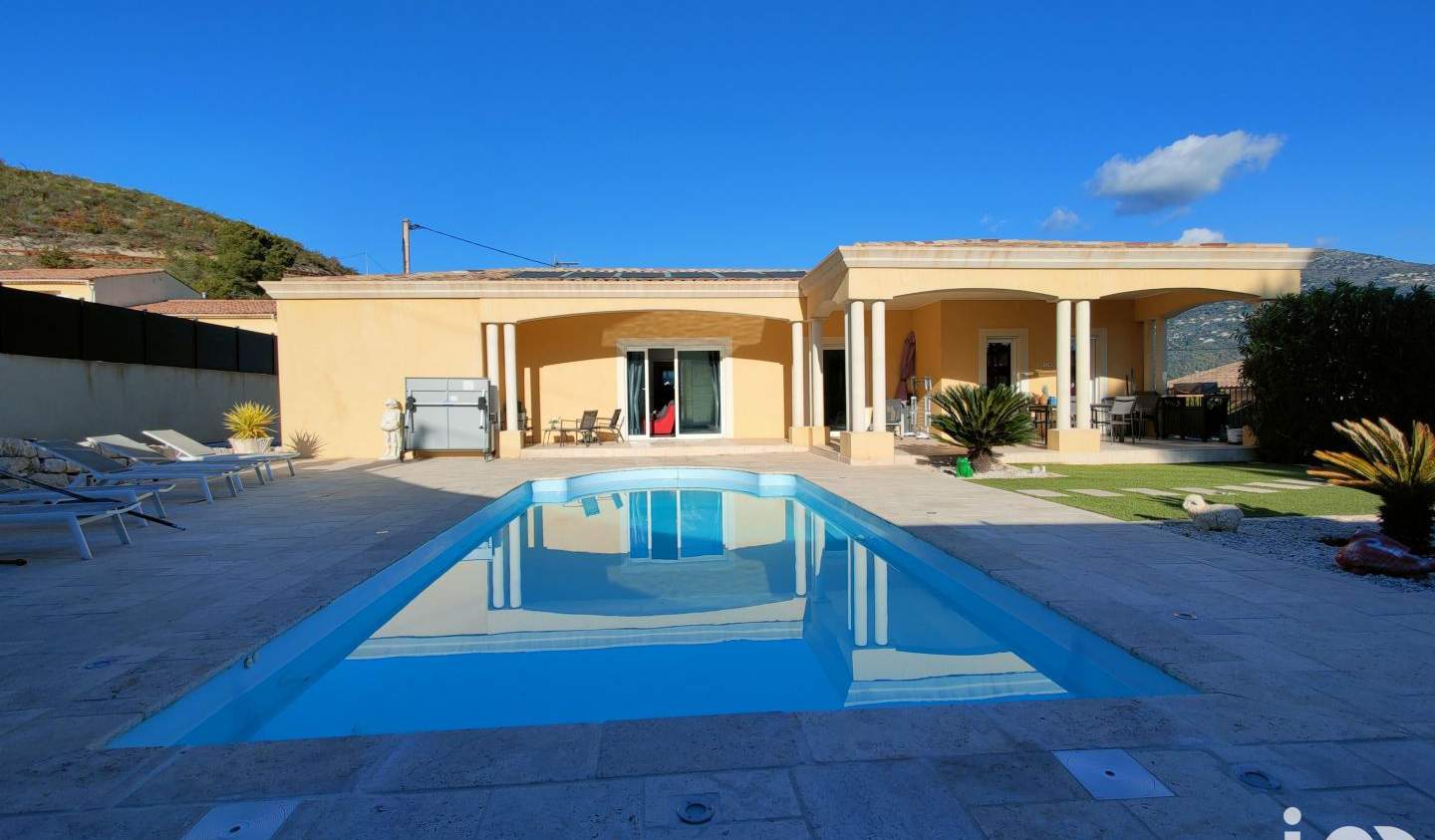 Maison avec piscine et terrasse Carros