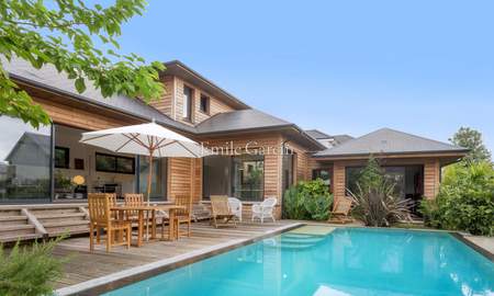 Propriete De Luxe Avec Piscine Le Chesnay A Vendre