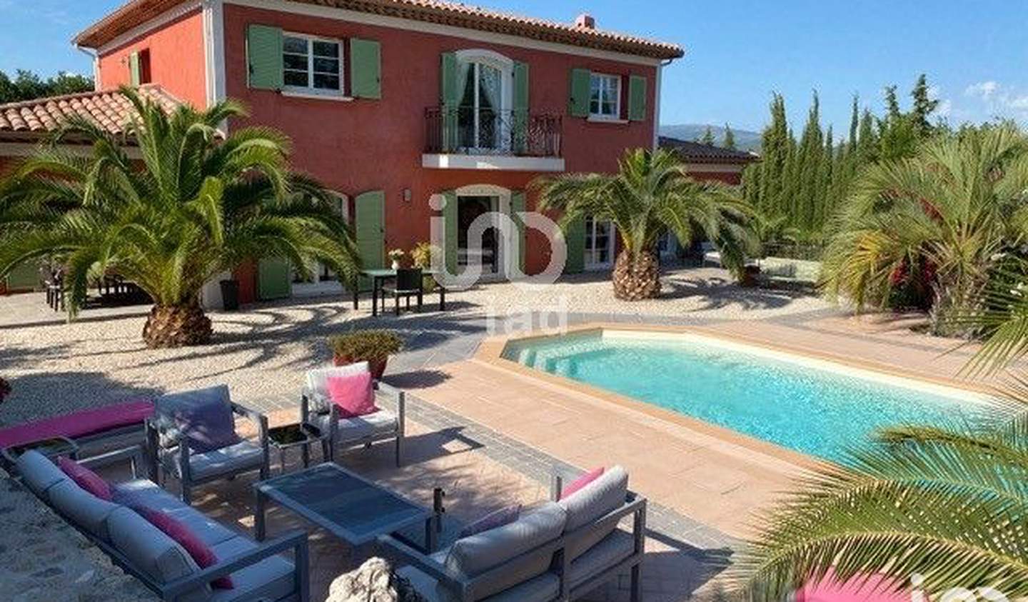 Maison avec piscine et terrasse Montauroux