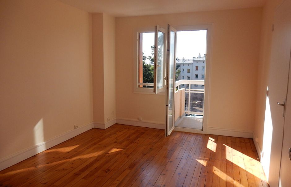 Location  appartement 3 pièces 66.57 m² à Suresnes (92150), 1 550 €