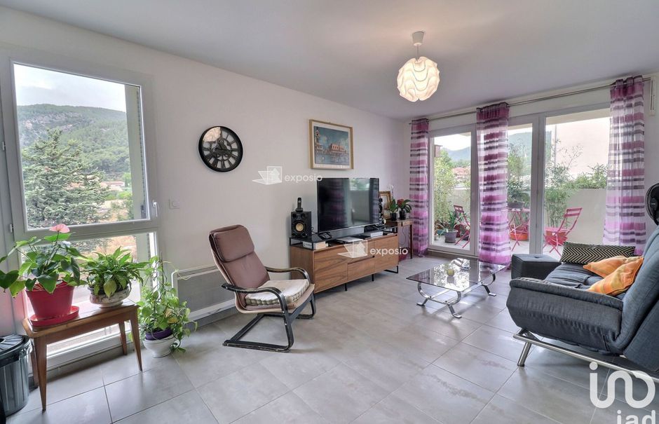 Vente appartement 3 pièces 63 m² à Cuges-les-Pins (13780), 249 000 €