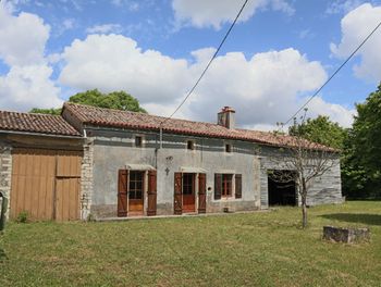 maison à Mairé-Levescault (79)
