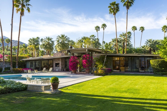 L’ancienne maison de Kirk Douglas à vendre à Palm Springs