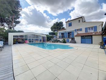 villa à Rognac (13)