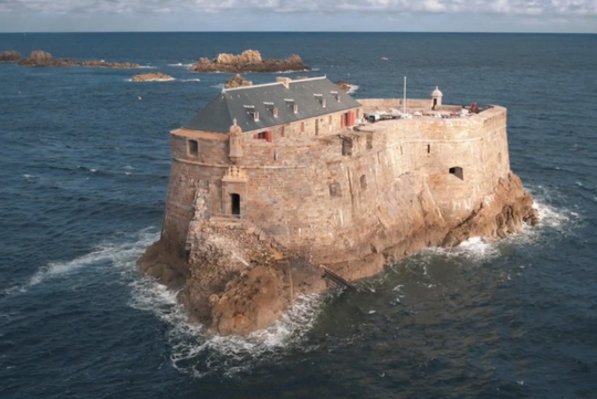 Le Fort de la Conchée : un chef d’œuvre sauvé des eaux, au large de Saint-Malo