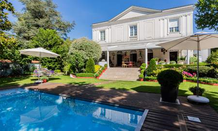 Propriete De Luxe Avec Terrasse La Varenne Saint Hilaire A Vendre