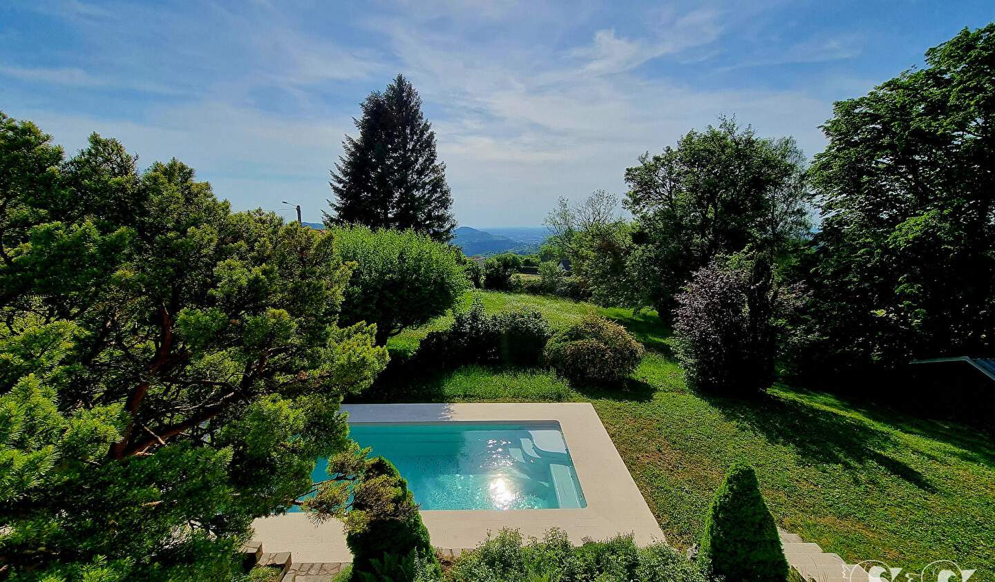 Maison avec piscine et terrasse Montfaucon