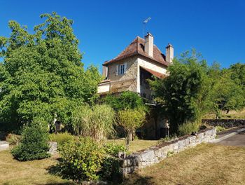 maison à Balaguier-d'Olt (12)