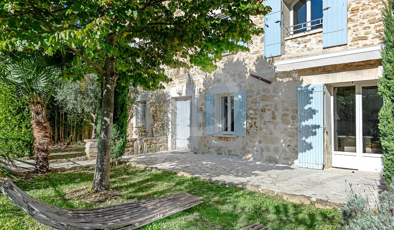 Entraigues-sur-la-Sorgue Mas for Sale | €545,000 | 230 m²