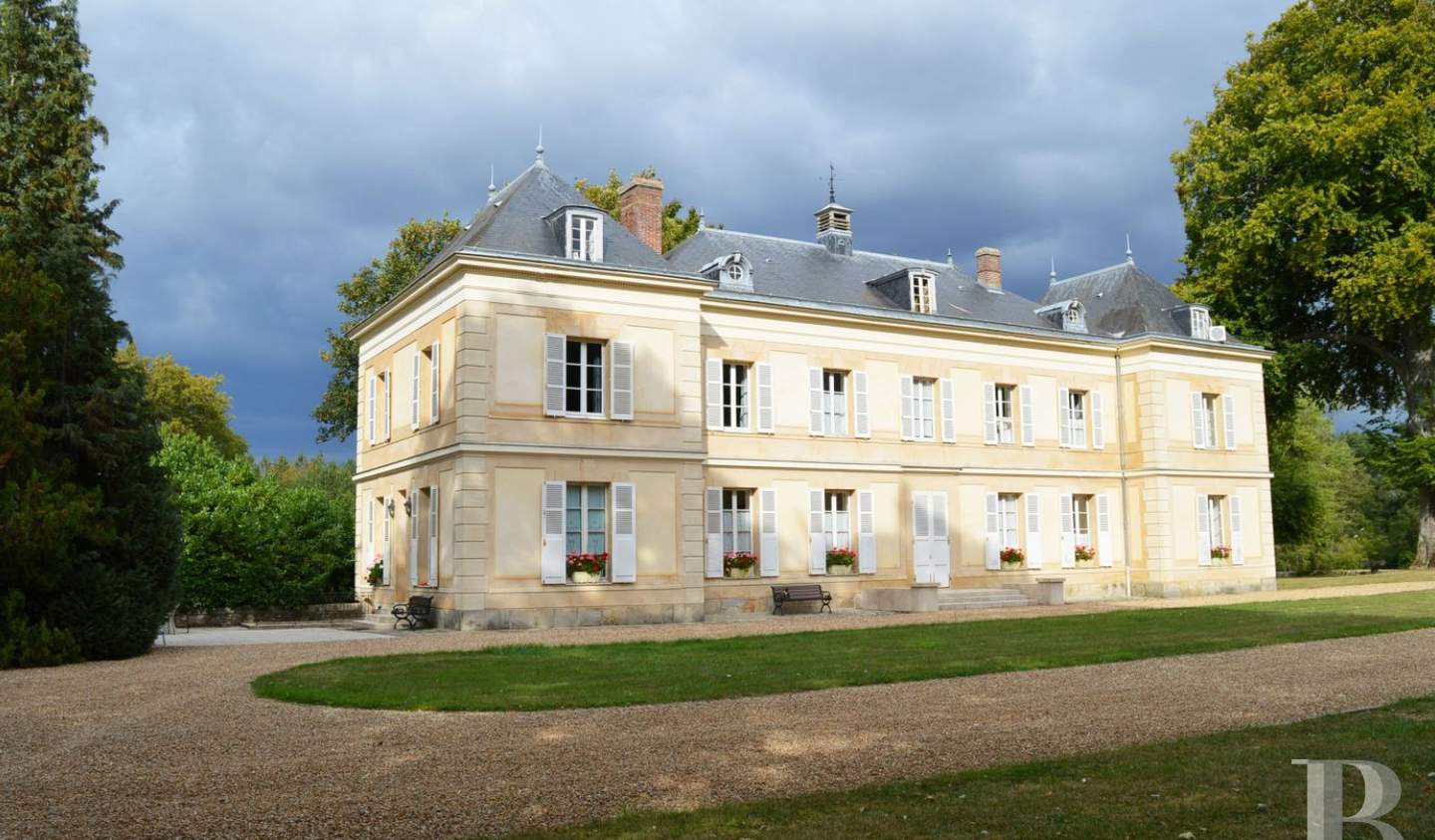 Rambouillet Castle For Sale 2 1 000 650 M