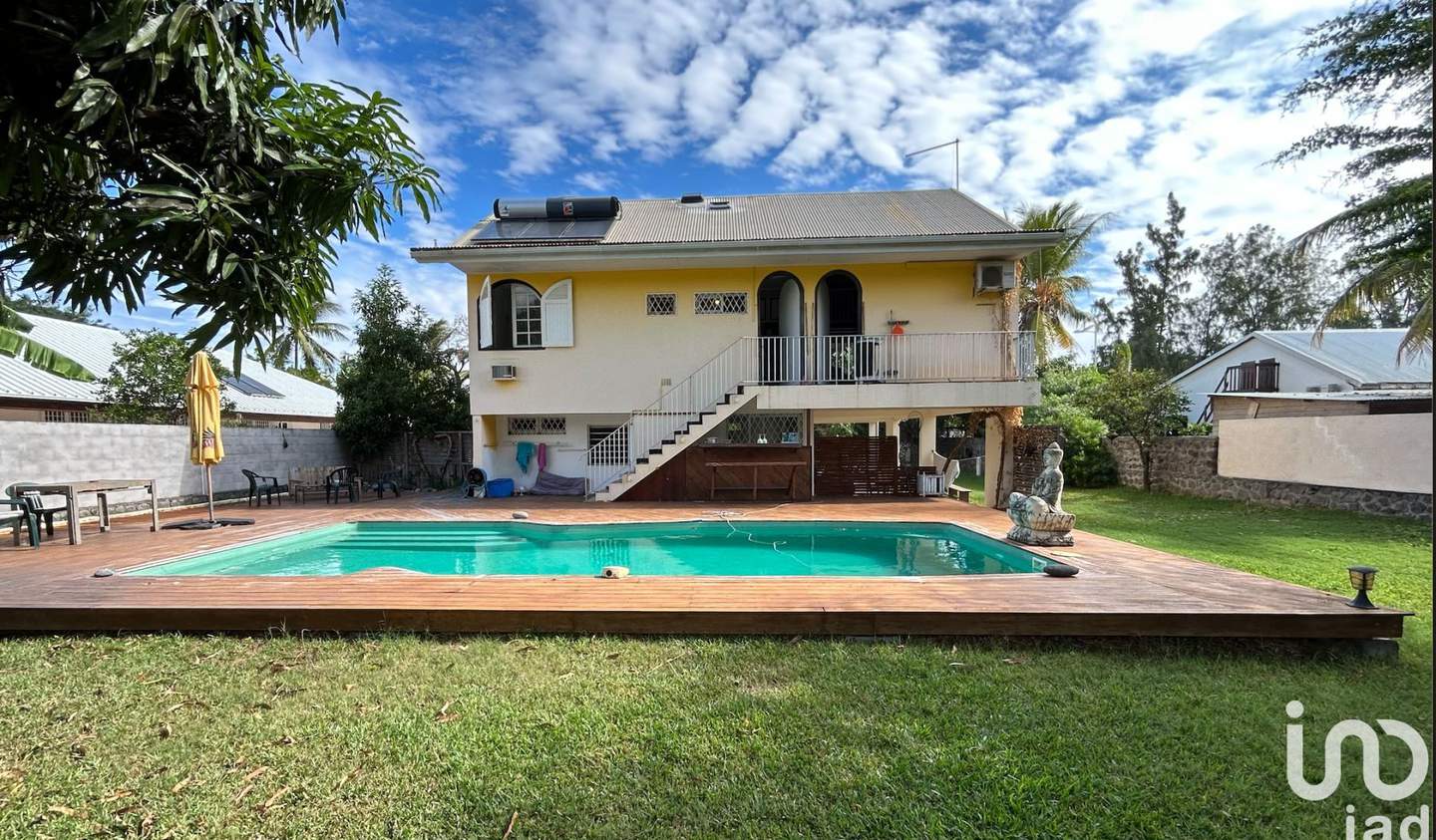 Maison avec piscine et terrasse Saint Gilles Les Bains