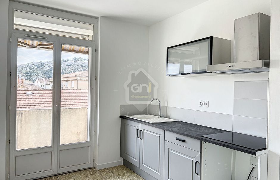 Location  appartement 3 pièces 71 m² à Cavaillon (84300), 700 €