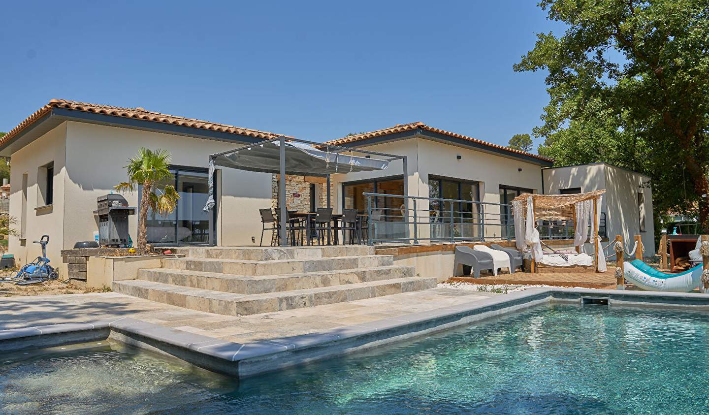 Maison avec piscine et terrasse Orsan