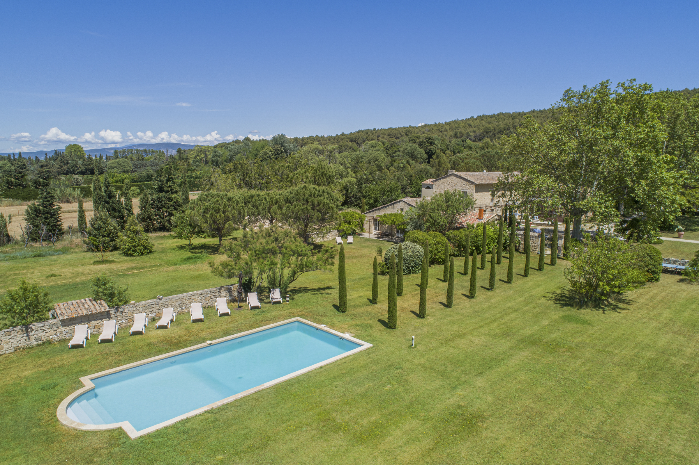 Propriété avec piscine et jardin 4